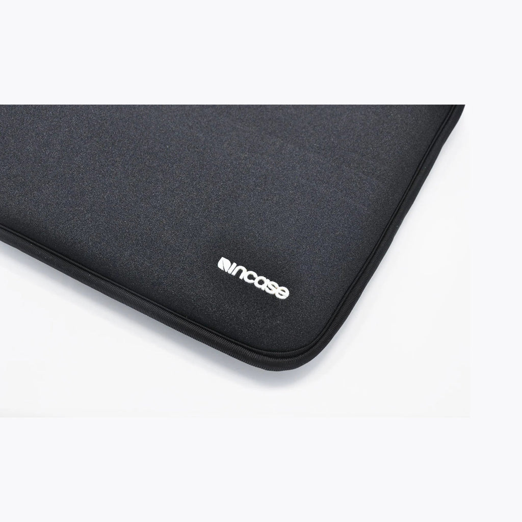 Incase Neoprene Slip Cover Macbook Air 11" Universal Cover For Laptop and Tab
